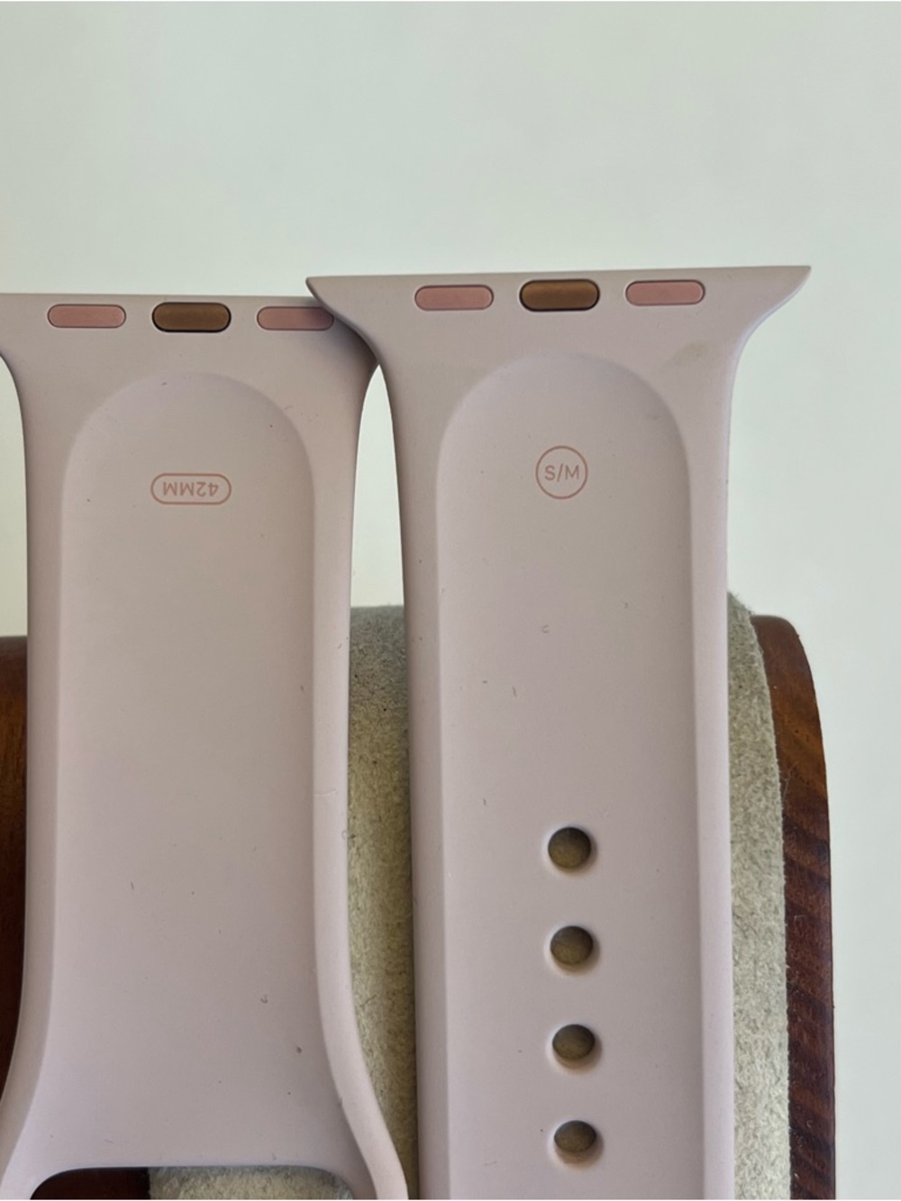 Apple Watch OEM Pink Band (38/40/41mm, S/M)